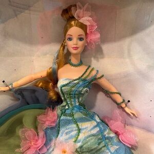 Barbie collectible
NRFB